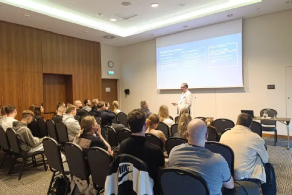 Wizyta studyjna studentów zarządzania w DoubleTree by Hilton w Łodzi